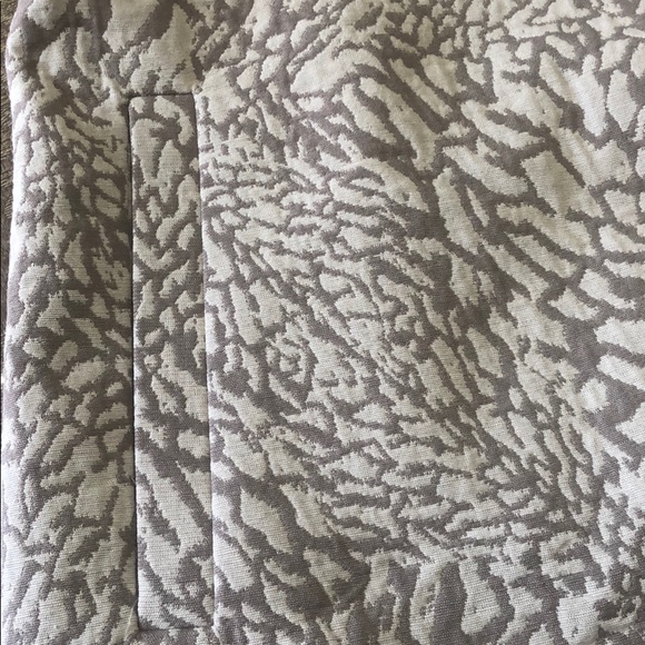 Banana Republic sleeveless gray and tan animal-like print V neck dress, size 4 - Picture 5 of 6